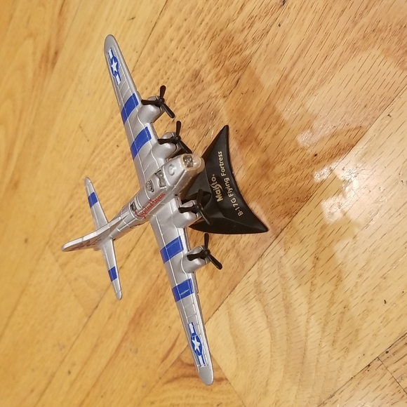 Maisto B-17G Flying Fortress Sugarland Express - Picture 1 of 11